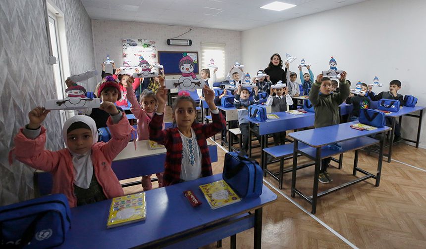 Elazığ'a yerleştirilen Ahıskalı Türkü öğrenciler ilk karnelerini aldı