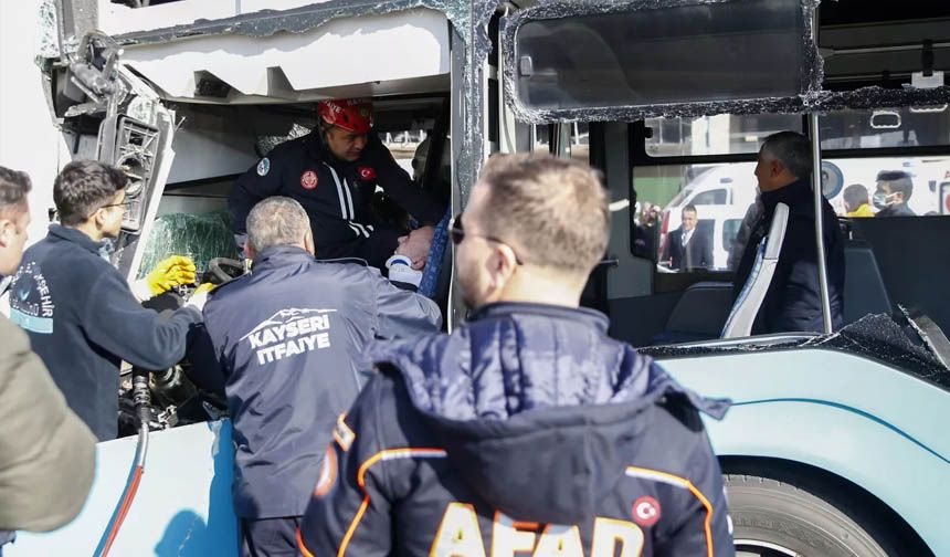 Kayseri'de otobüsler çarpıştı: 16 yaralı