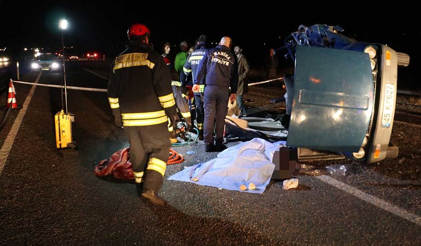 Manisa'da TIR'ın çarptığı araçtaki 2 kişi hayatını kaybetti