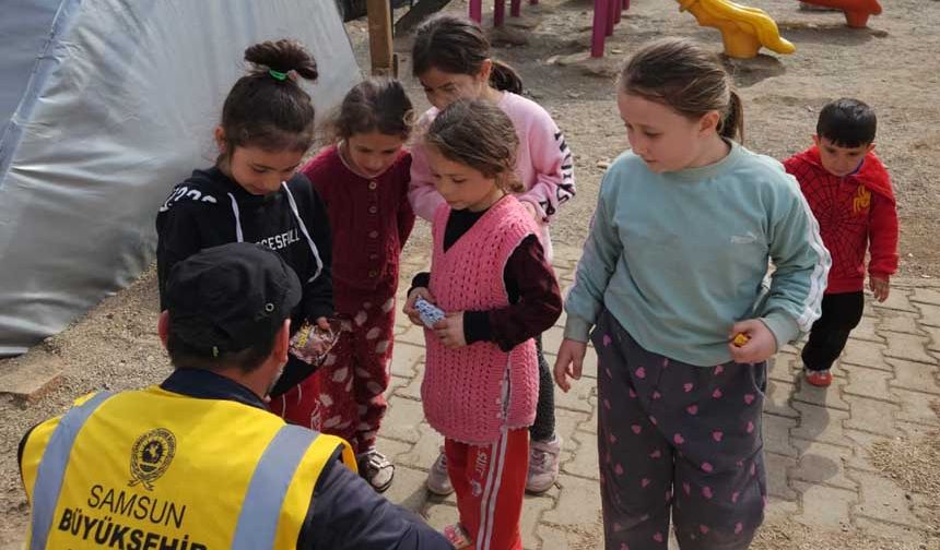 Samsun Büyükşehir Belediyesi depremzede çocuklara 125 bin oyuncak dağıttı