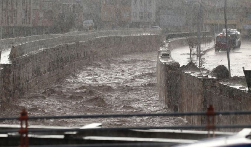 Şanlıurfa'da sağanak etkili oluyor