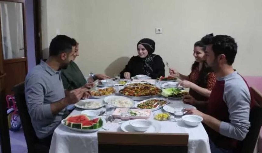 Türkiye'de Ramazan ayının ilk iftarı Şemdinli'de yapıldı