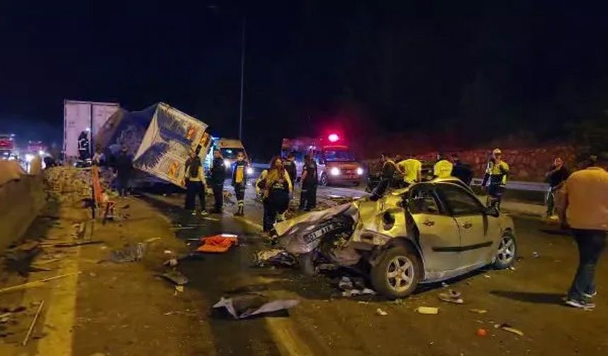 Adana'da feci kaza: 2 ölü 9 yaralı