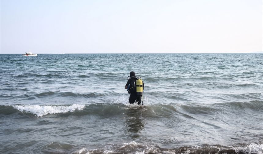 Mersin'de bir genç denizde kayboldu