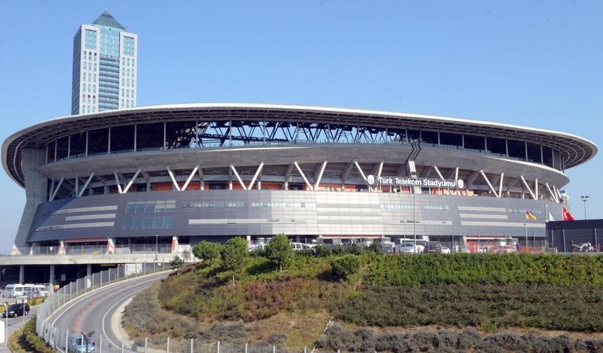 Galatasaray'da hoparlörden ıslık çalındığı iddialarına yanıt geldi
