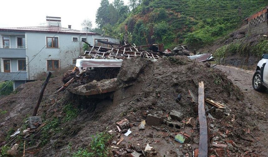 Rize'de şiddetli yağışların ardından 16 evin tahliye edilmesine karar verildi