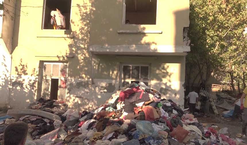 Belediye başkan adayının evinden 18 kamyon çöp çıktı