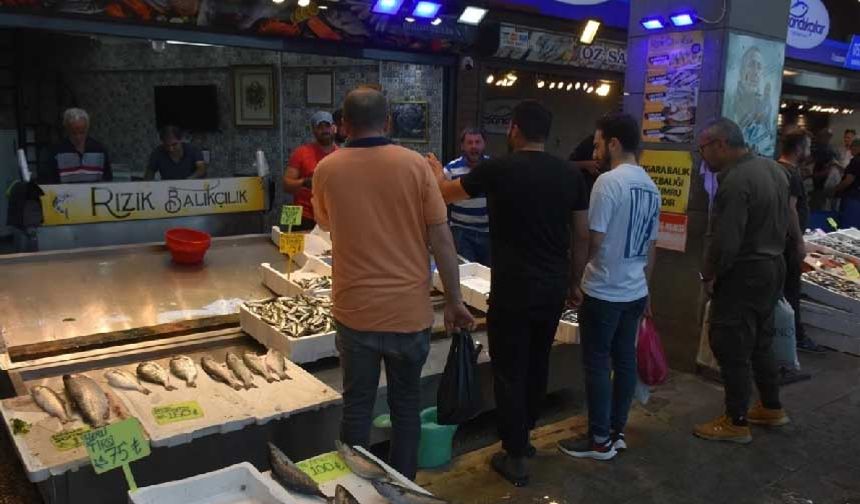 Sezon açıldı, tezgâhlar hamsiyle doldu! İşte Trabzon'da balık fiyatları