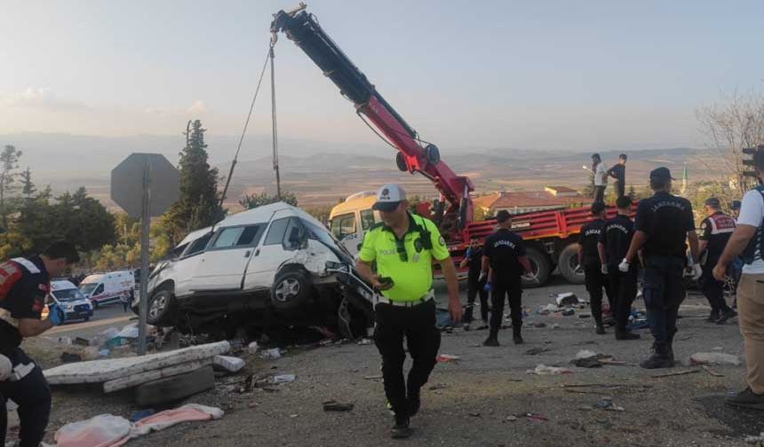Gaziantep'te freni patlayan kamyon 3 araca çarptı: 5 ölü, 17 yaralı