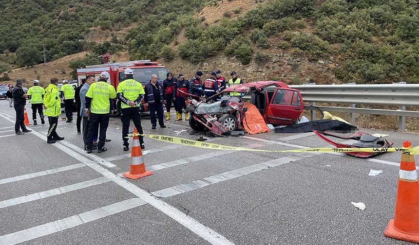 Sinop'ta kamyona çarpan otomobildeki 4 kişi hayatını kaybetti