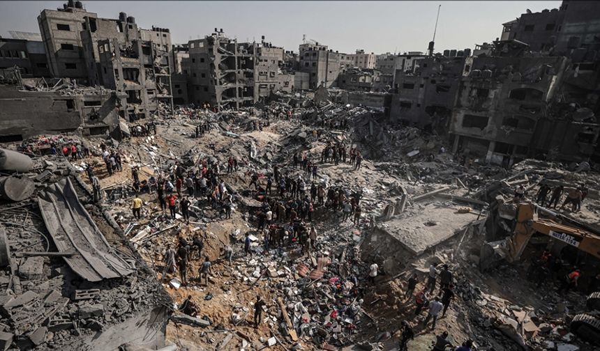 Siyonist rejim, Gazze'nin kuzeyindeki Cibaliya Mülteci Kampı'nı vurdu