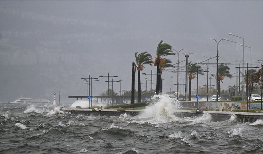 İzmir'de arabalı vapur seferleri hava muhalefeti nedeniyle iptal edildi