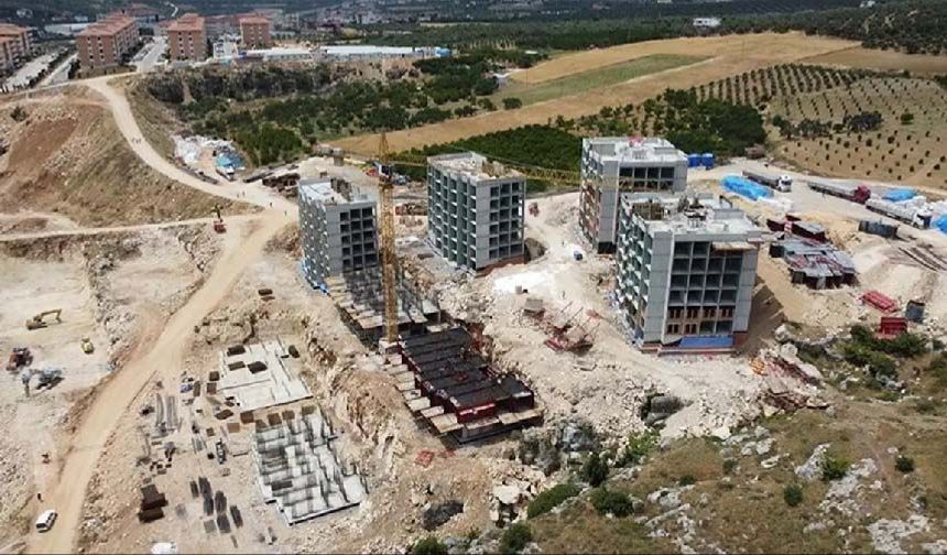 Bakan Özhaseki: Hatay'da ay sonuna kadar 6 bin 979 konut hak sahiplerine teslim edilecek