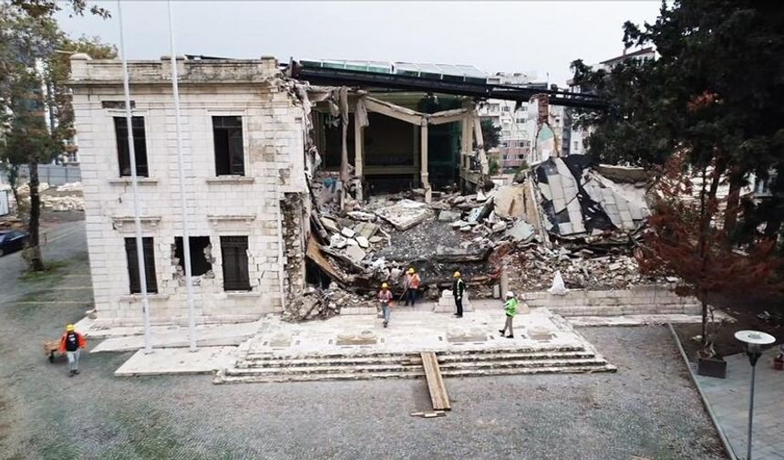 Hatay'ın Türkiye'ye katılımının oylandığı valilik binası depremin izlerinden kurtarılıyor