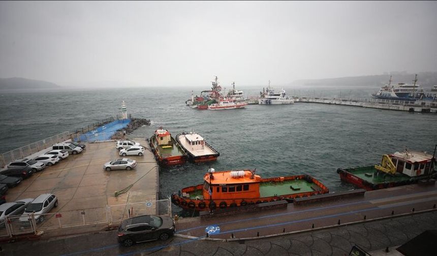 Çanakkale Boğazı fırtına nedeniyle transit gemi geçişlerine kapatıldı
