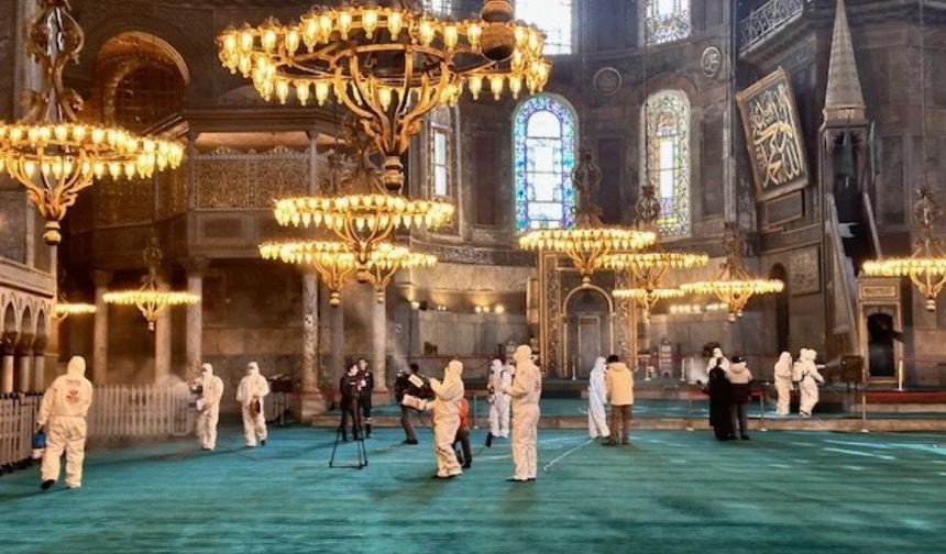 Ayasofya Camii'nde Ramazan ayı temizliği