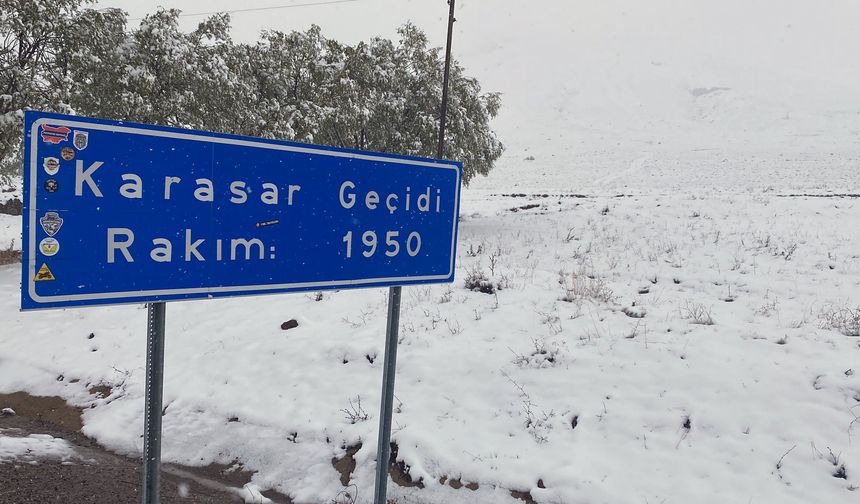 Sivas'ın yüksek kesimlerine kar yağdı