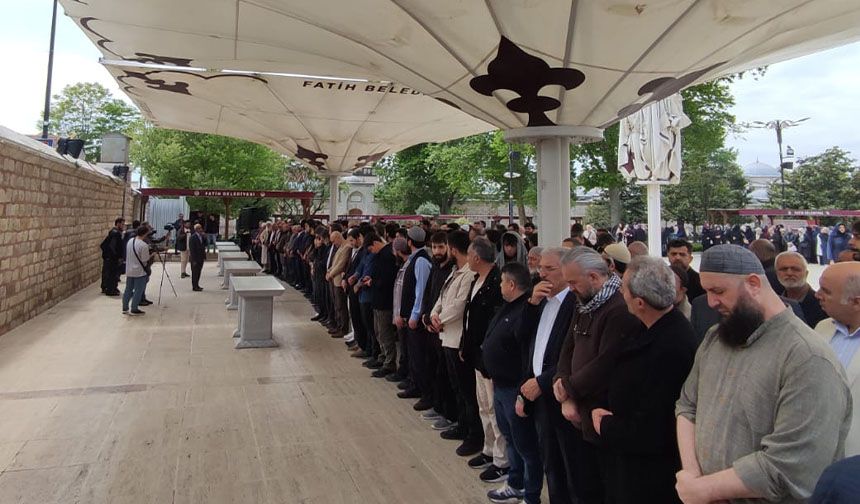 Kudüs Şehidi için Fatih Camii'nde gıyabi cenaze namazı kılındı