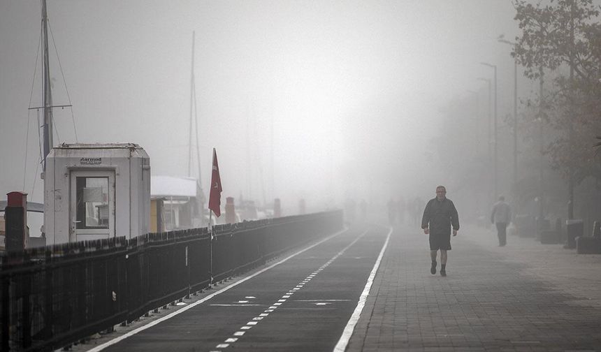 İstanbul'un Anadolu Yakası'nda sis etkili oluyor