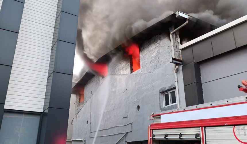 Adana'da Mobilyacılar Sitesi'nde yangın