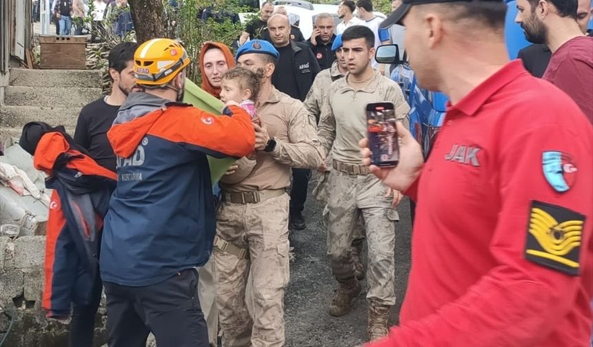 Rize'de kaybolan çocuk 3 saat sonra bulundu