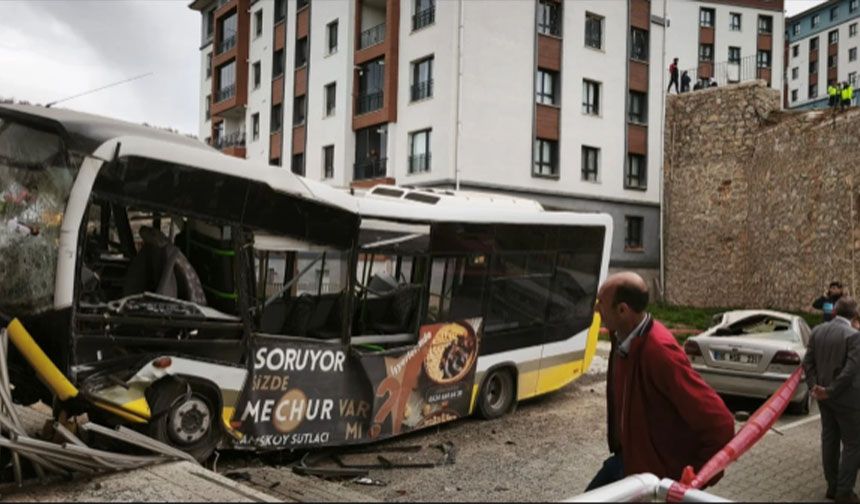 Bursa'da halk otobüsü 10 metrelik istinat duvarından uçtu