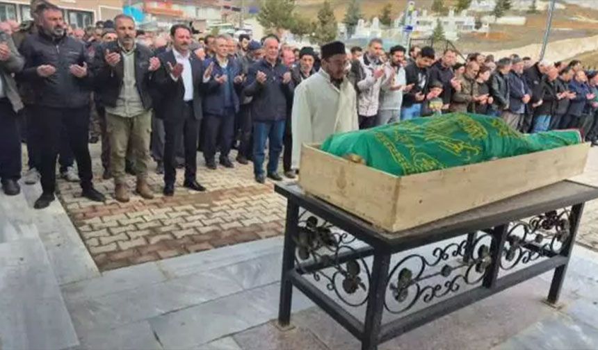 Cenazede acı olay: Tabutun başında hayatını kaybetti!