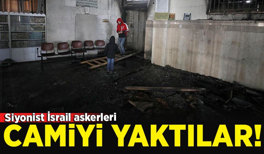 İsrail güçleri Batı Şeria'da camilere baskın yaparak birini ateşe verdi