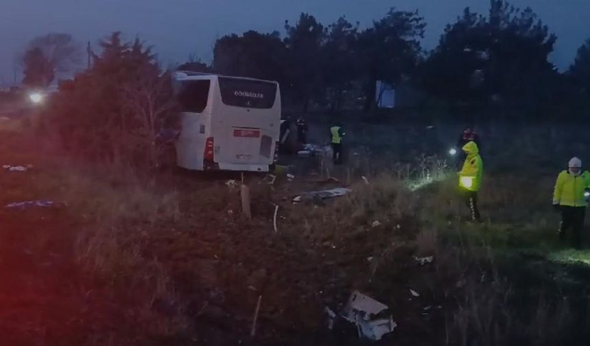 Çanakkale'de yolcu otobüsü devrildi