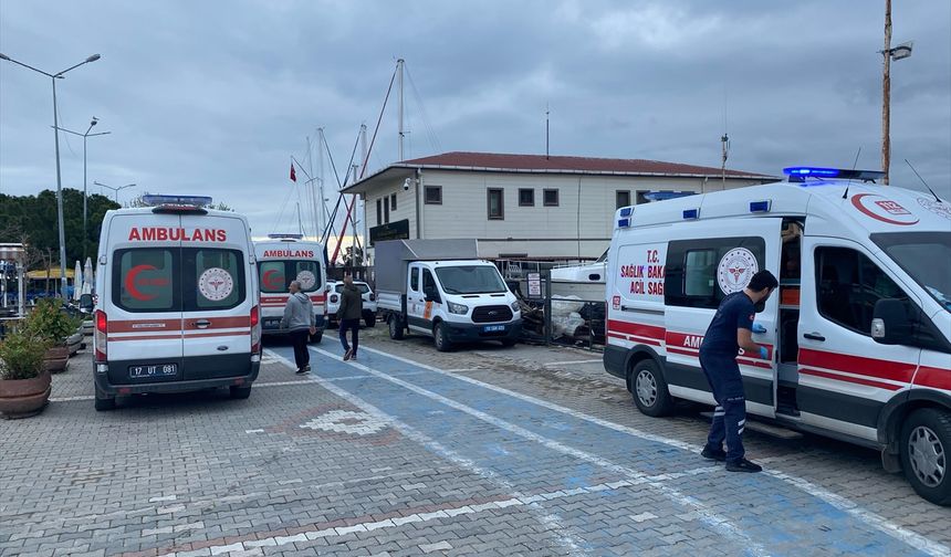 Çanakkale'de düzensiz göçmenleri taşıyan bot battı