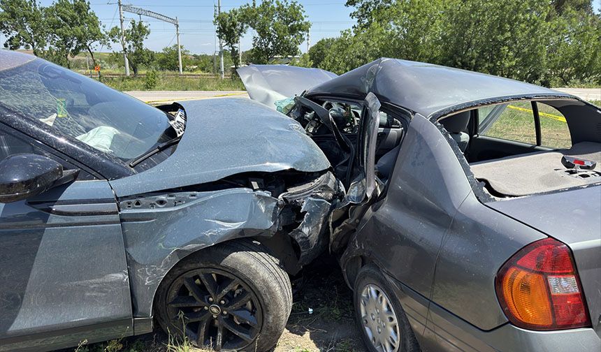 Balıkesir'de cip ile otomobil çarpıştı: Ölü ve yaralılar var