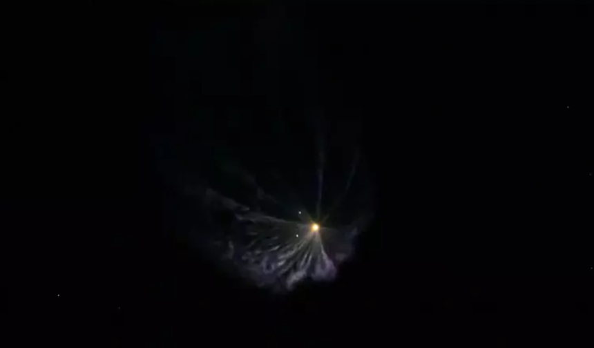 Elon Musk'ın uydusu uzayda patladı! Starlink Dünyaya düşüyor