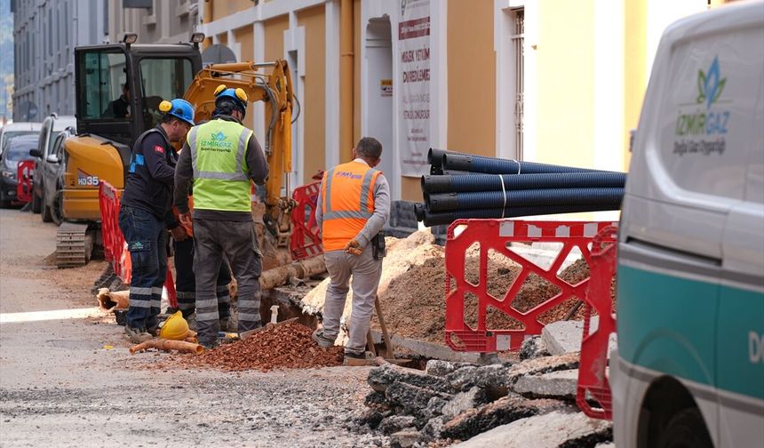 İzmir Alsancak'ta "bitmeyen altyapı çalışmaları" tepki çekiyor