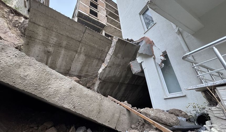 Nevşehir'de çöken istinat duvarı, öndeki apartmanda hasar oluşturdu