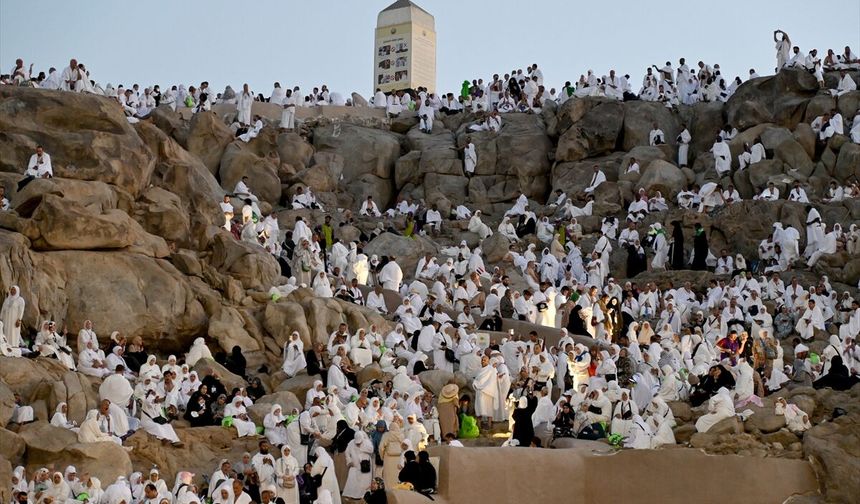 Hacı adayları Arafat'ta