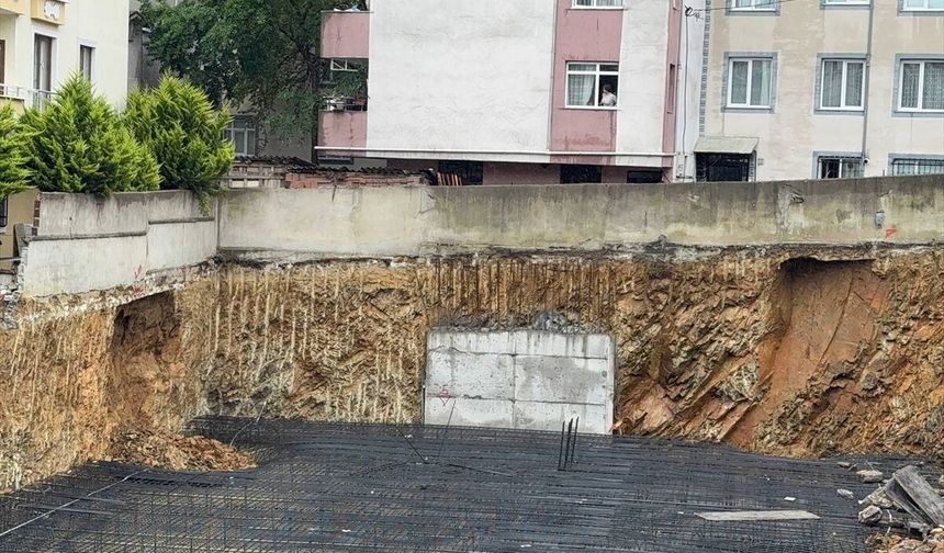 Sancaktepe'de inşaat alanında kısmi toprak kayması meydana geldi