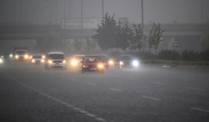 Ankara'da sağanak ve dolu etkili oluyor