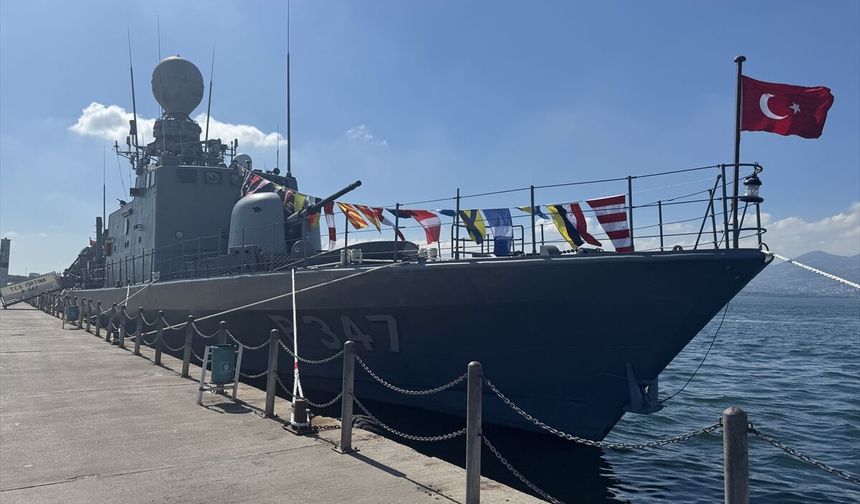 Kocaeli'de TCG Fırtına hücumbotu ziyarete açıldı