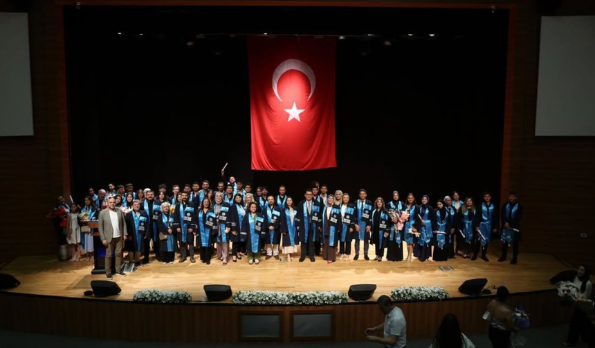 Akademide Batı taklidi Kep atmaya son! Kayseri'de Kep atma yerine tam 7 yıldır 'Şed kuşanma' var