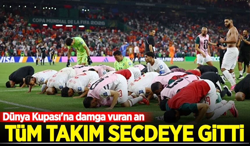 Dünya Kupası'na damga vuran an: Tüm takım secdeye gitti