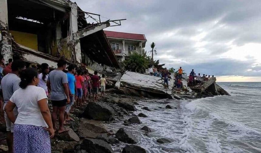 Filipinler'de 7.8 büyüklüğünde deprem: 4 kişi öldü