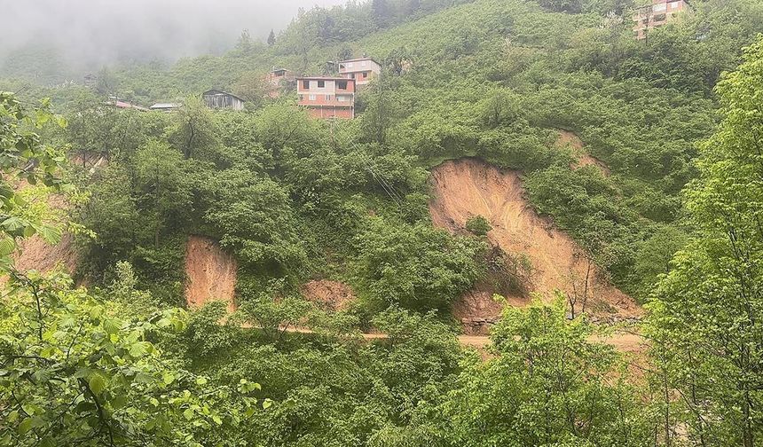 Giresun'da "heyelan" alarmı: 22 ev boşaltıldı