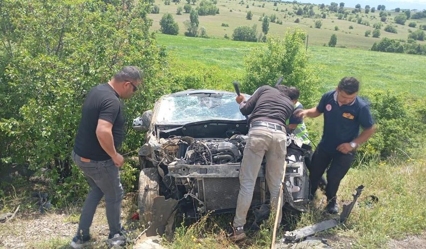 Gümüşhane'de hafif ticari araç devrildi: 1 ölü