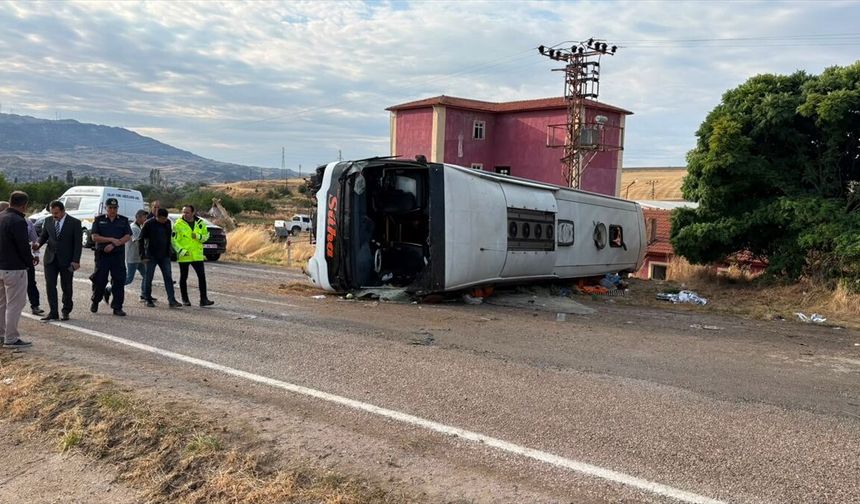 Kırıkkale'de devrilen yolcu otobüsündeki 1 kişi öldü, 40 kişi yaralandı