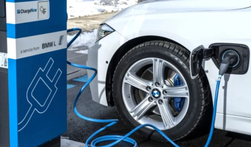 BMW'den yangın riski uyarısı: Evlerin yanına park etmeyin