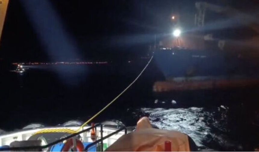 Çanakkale Boğazı'nda arızalanan gemi güvenli bölgeye demirletildi