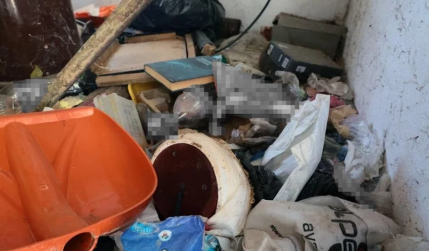 Muğla'da psikolojik sorunları olan imamın lojmanından tonlarca çöp çıktı