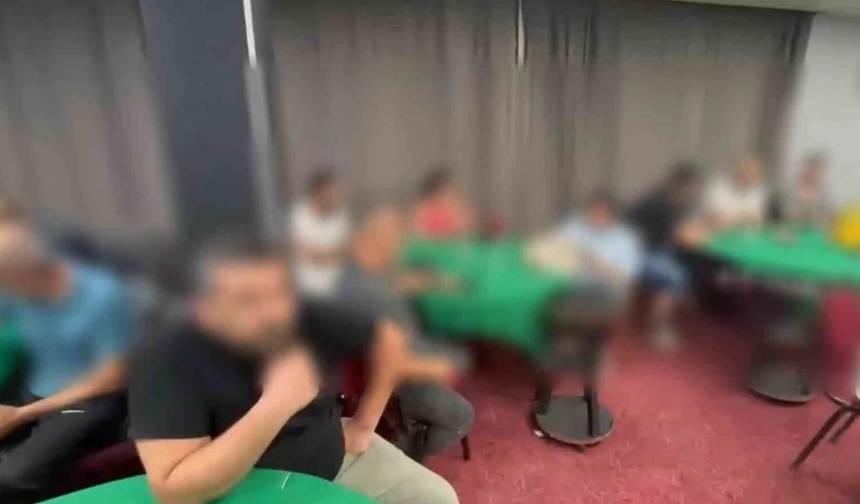 Manisa'da düğün salonu ruhsatlı kumarhaneye baskın
