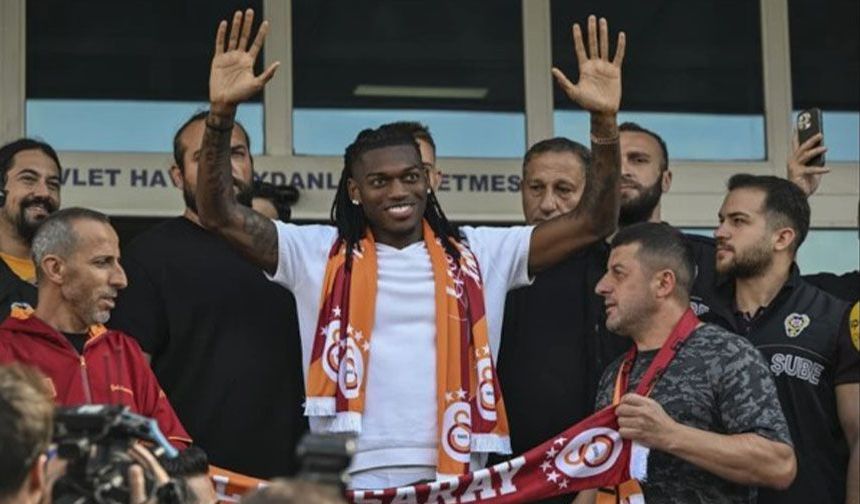 Galatasaray, Leao'nun sakatlığı ile ilgili açıklama yaptı