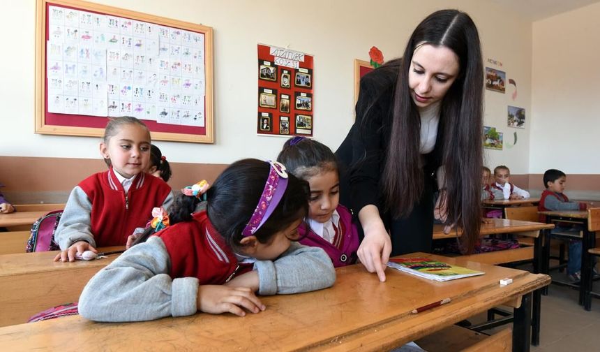 Öğretmenlerin mesleki çalışma programının ilk haftası çevrim içi yapılacak